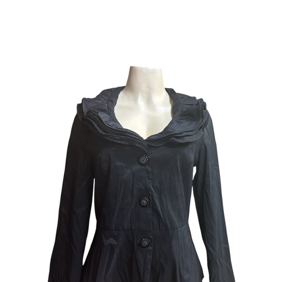 JERRY T . Black Fitted blouse with Dramatic Collar Jerry T - Picture 1 of 6